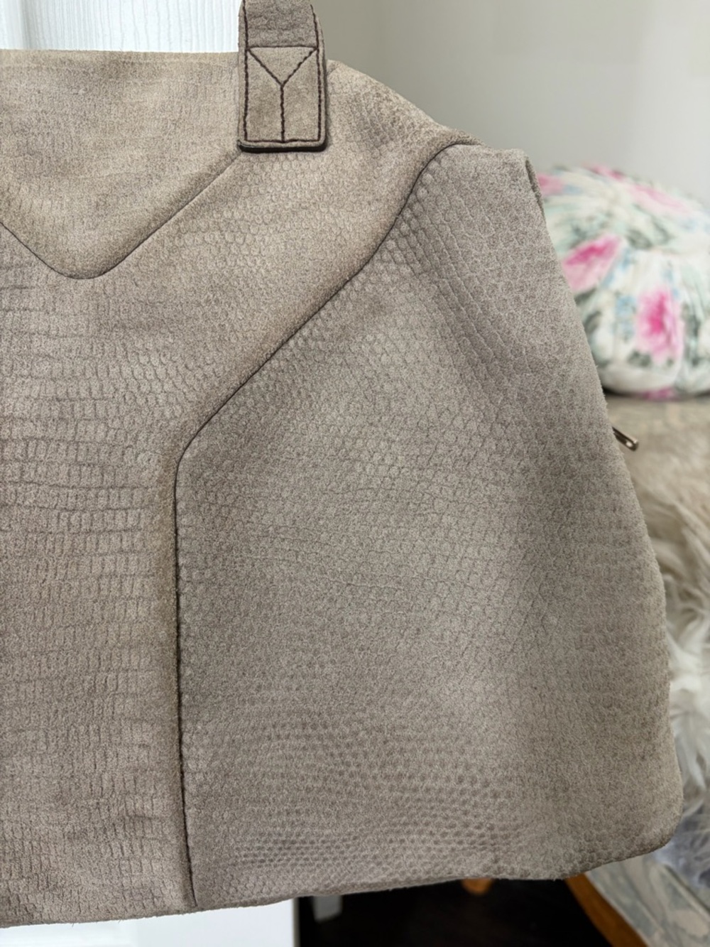Yves Saint Laurent Grey Suede Handbag - Picture 4 of 16